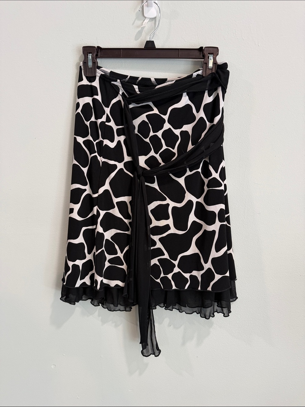 Wrapper Black and White‎ Printed Tie-Waist Midi Skirt